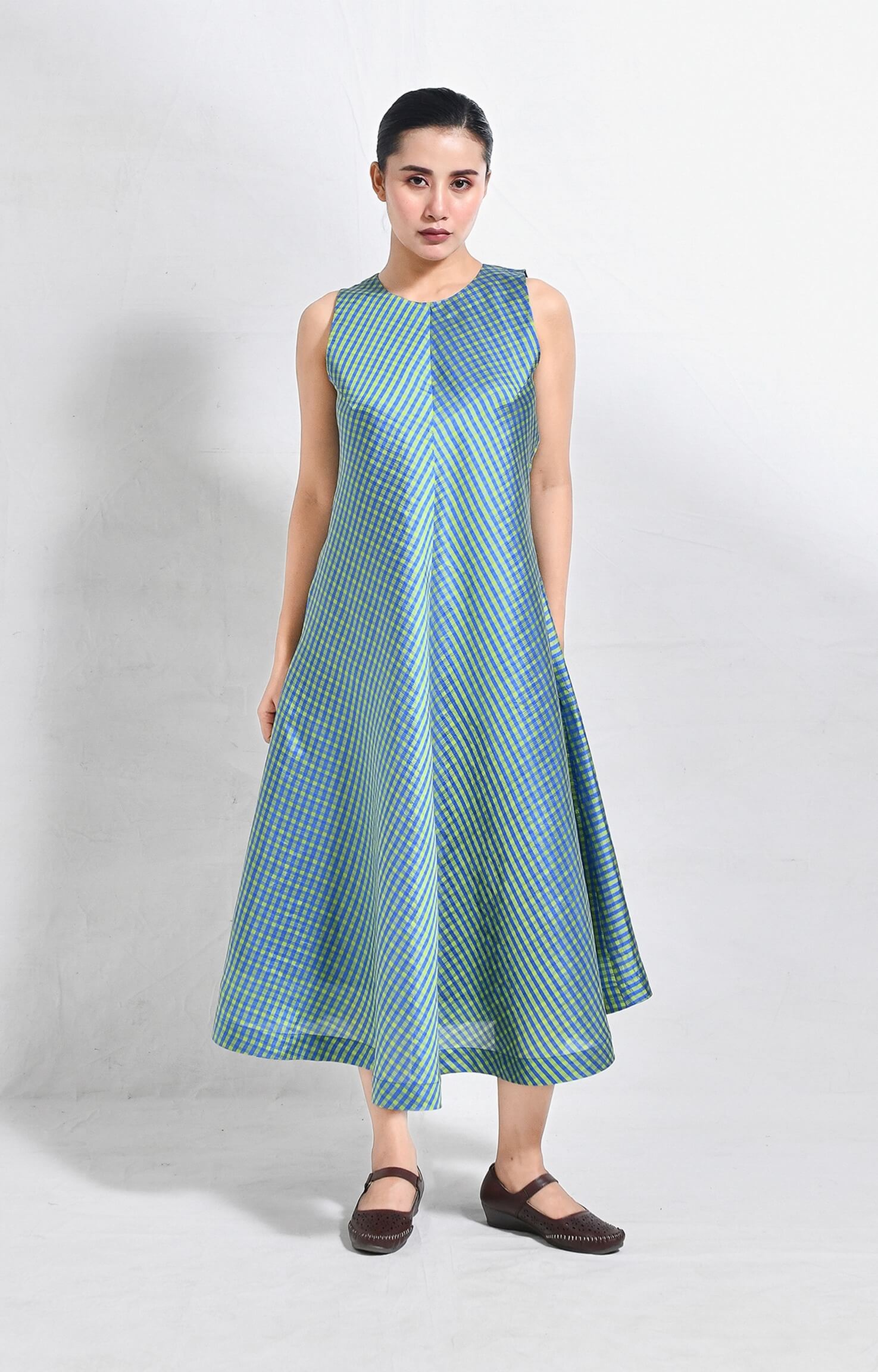 silk checks sleeveless A-line dress for women with tailored Design