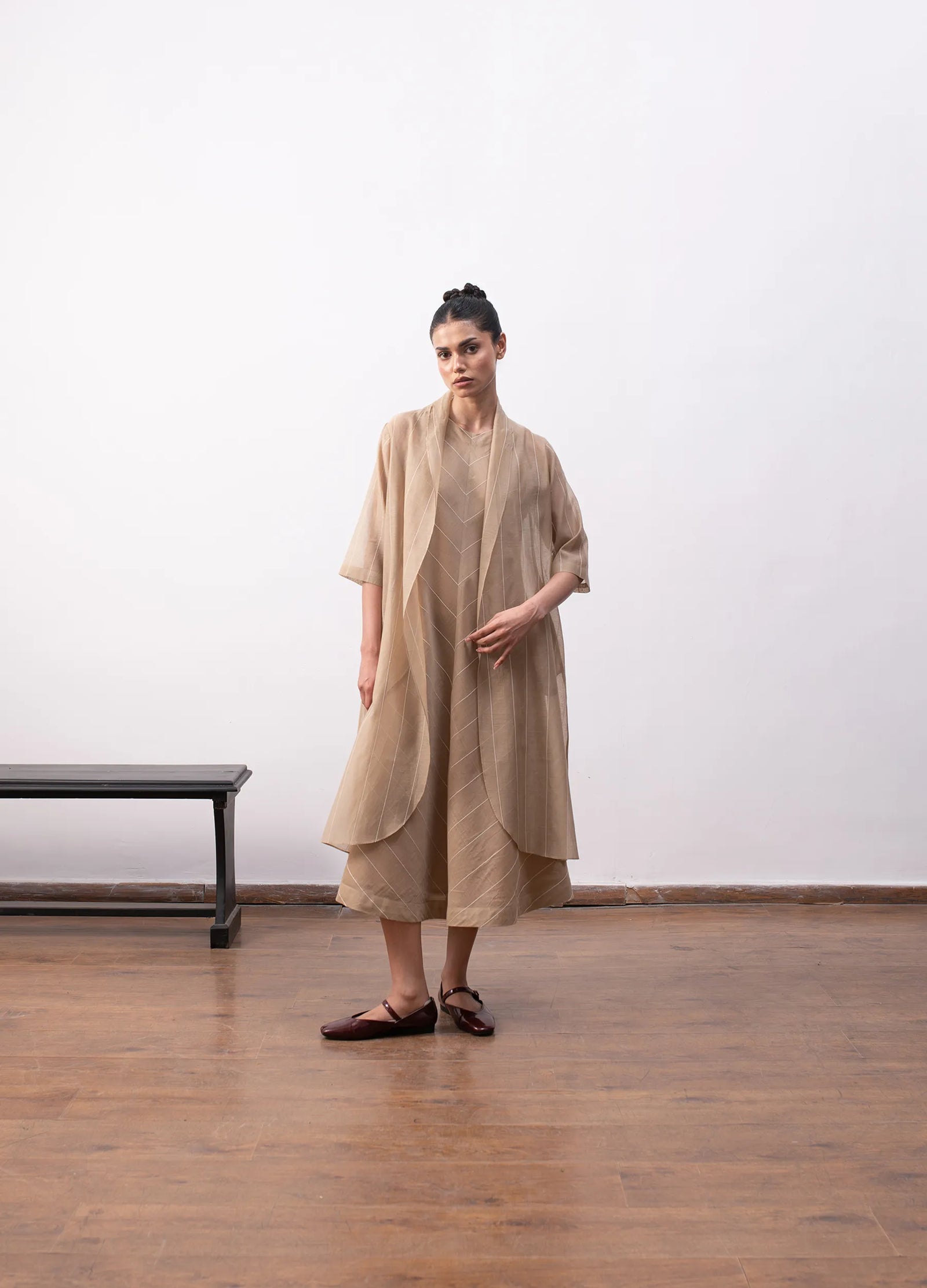 Beige layered dress with flowy silhouette jacket - Hiranya