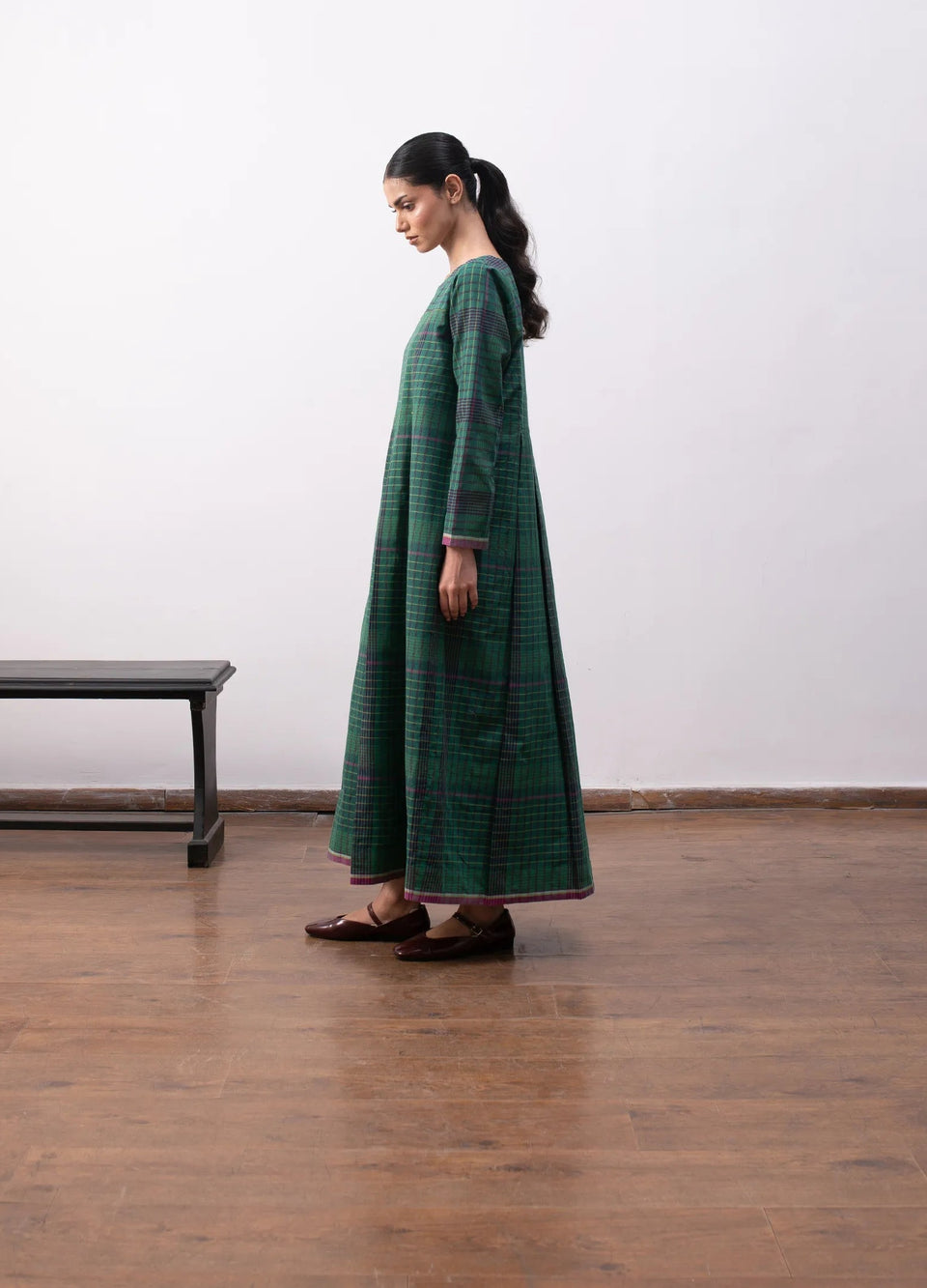 Forest green dress with soft structured silhouette - Hiranya