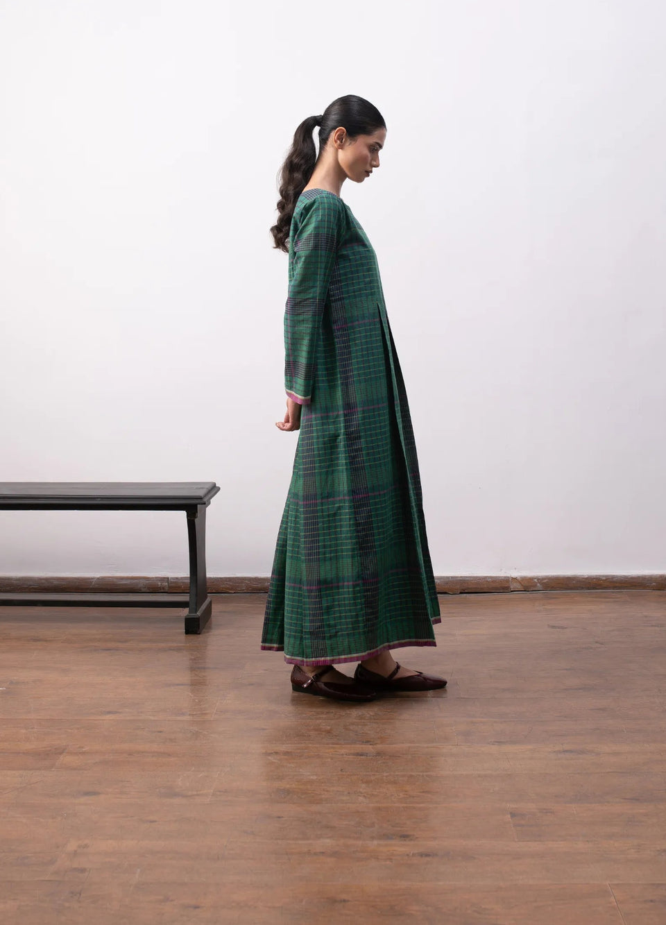 Forest green dress with soft structured silhouette - Hiranya