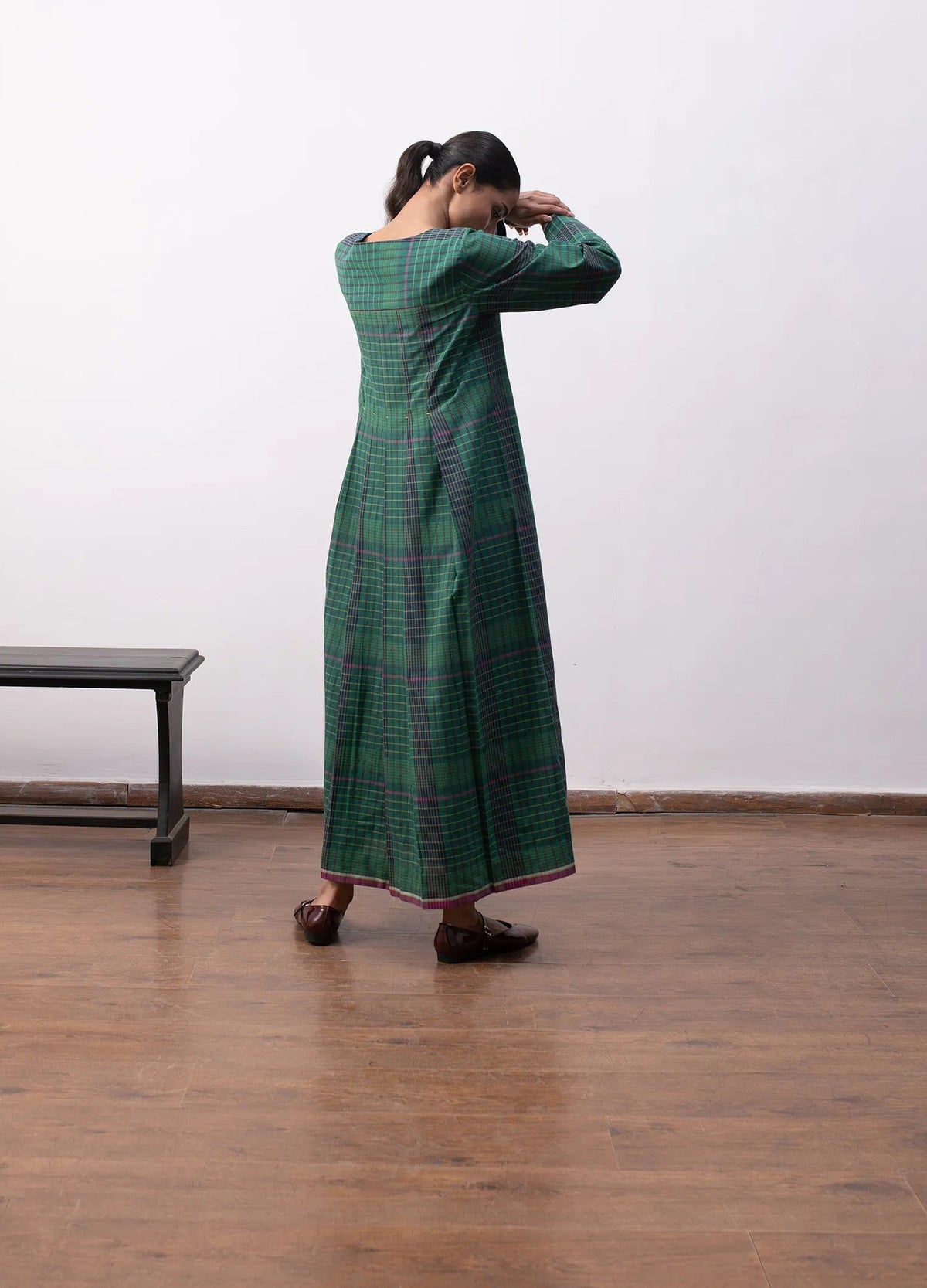 Forest green dress with soft structured silhouette - Hiranya