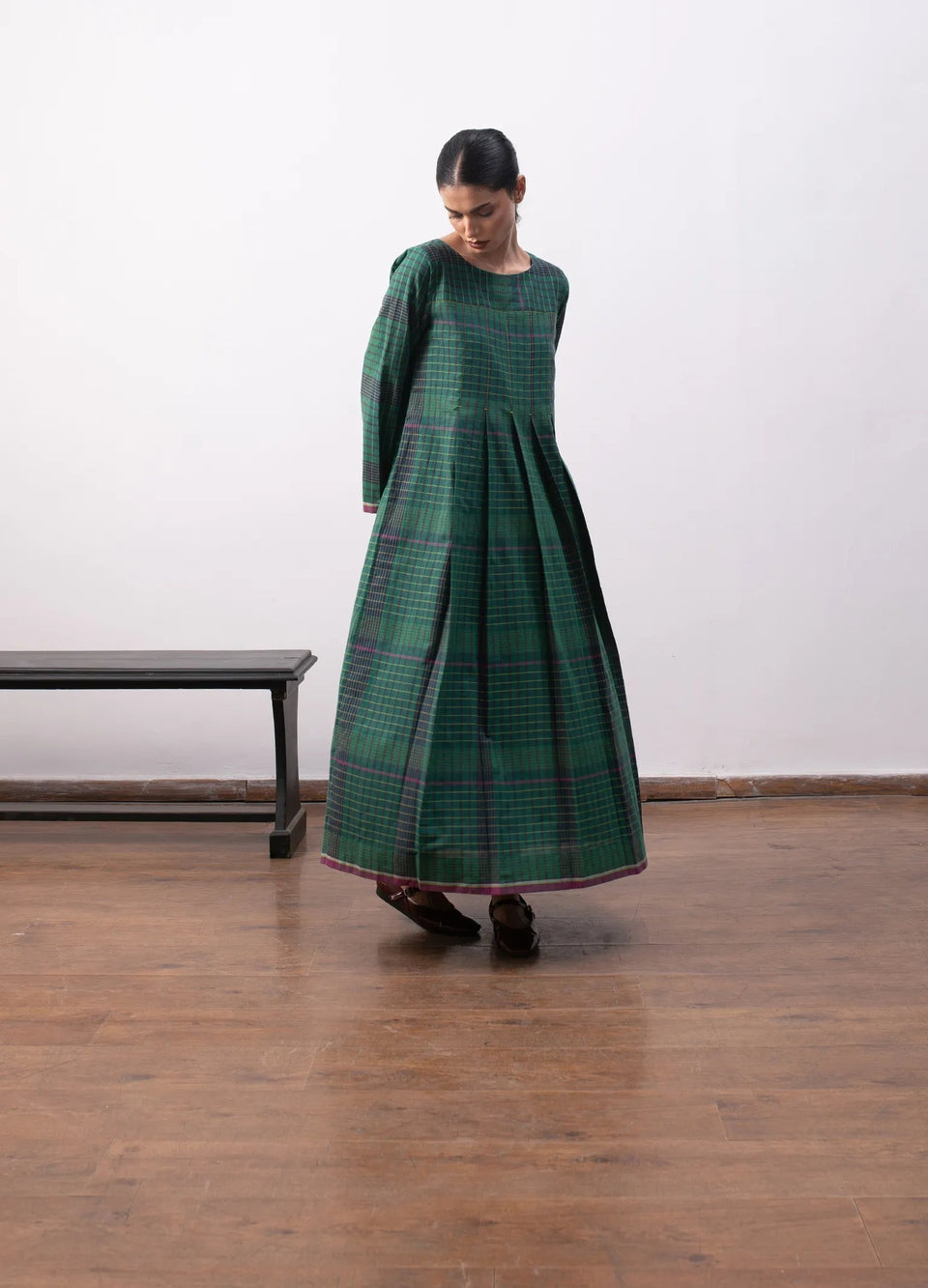 Forest green dress with soft structured silhouette - Hiranya