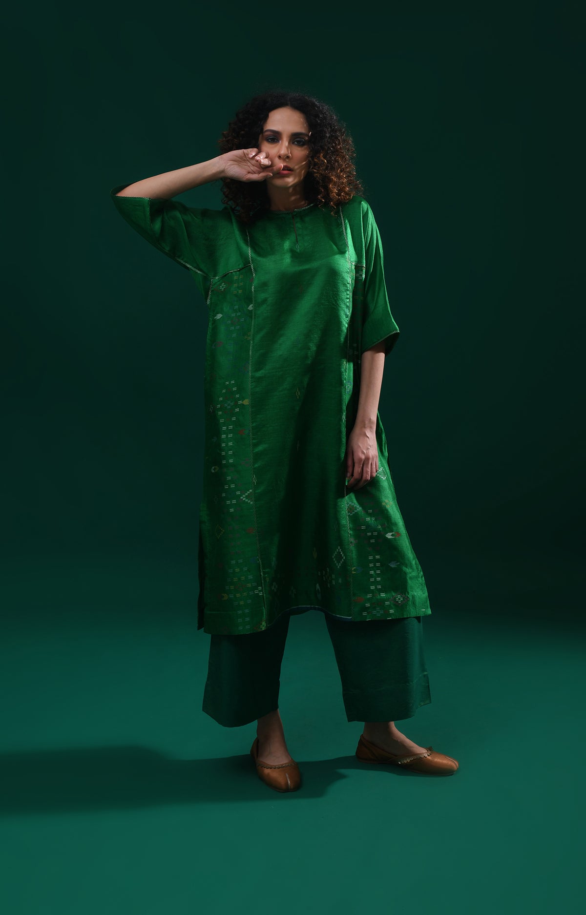 Emerald green silk Jamdani co-ord set with phiran-style tunic and matching pants - Hiranya 