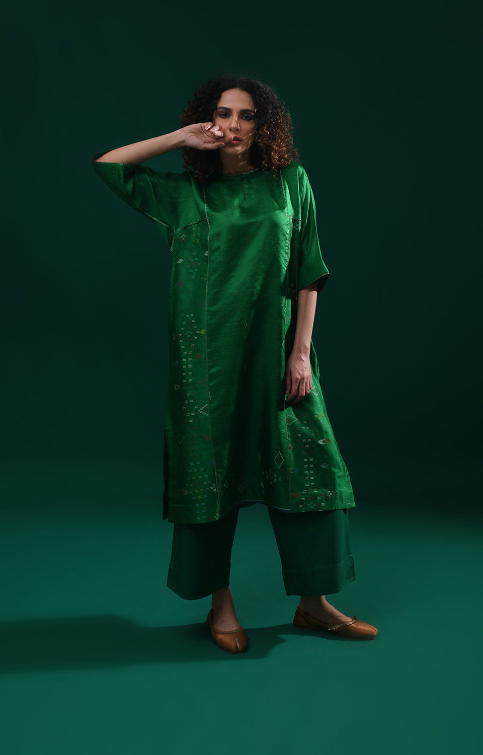 Emerald green silk Jamdani co-ord set with phiran-style tunic and matching pants - Hiranya 