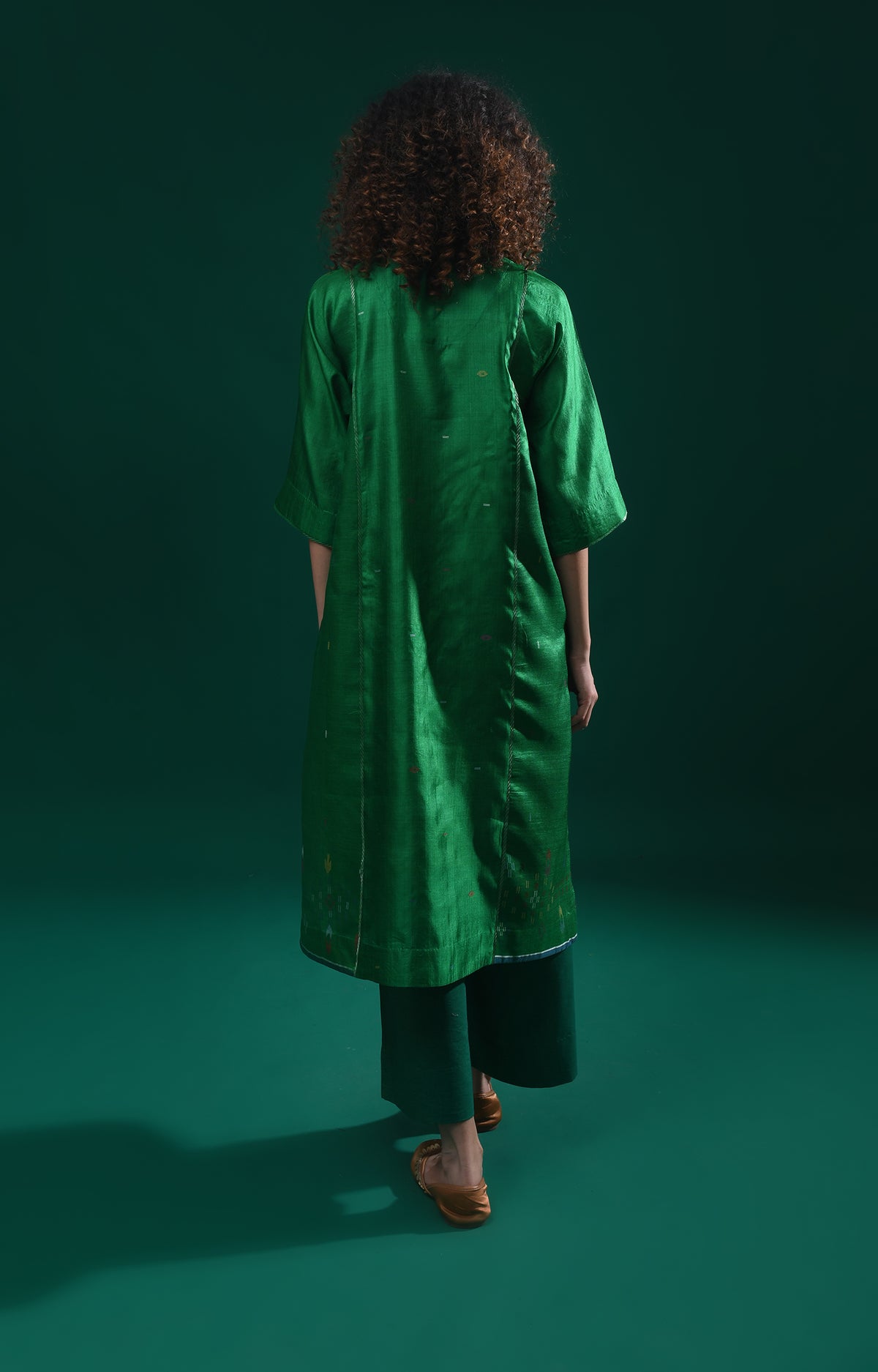Emerald green silk Jamdani co-ord set with phiran-style tunic and matching pants - Hiranya 