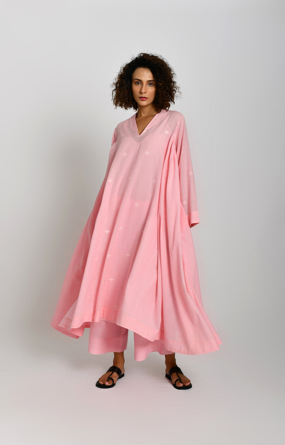 Pink Jamdani side gather kurta with handwoven detailing