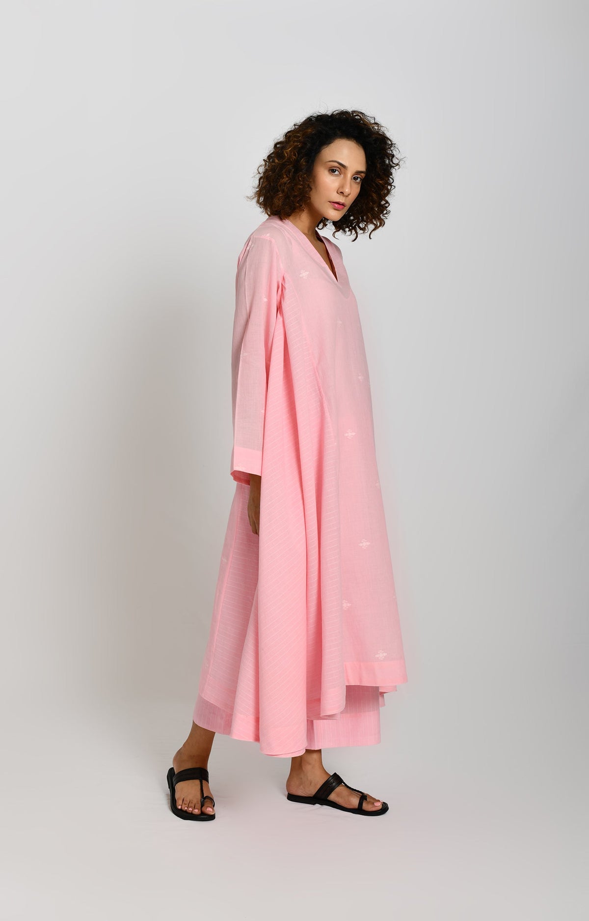 Pink Jamdani side gather kurta with handwoven detailing