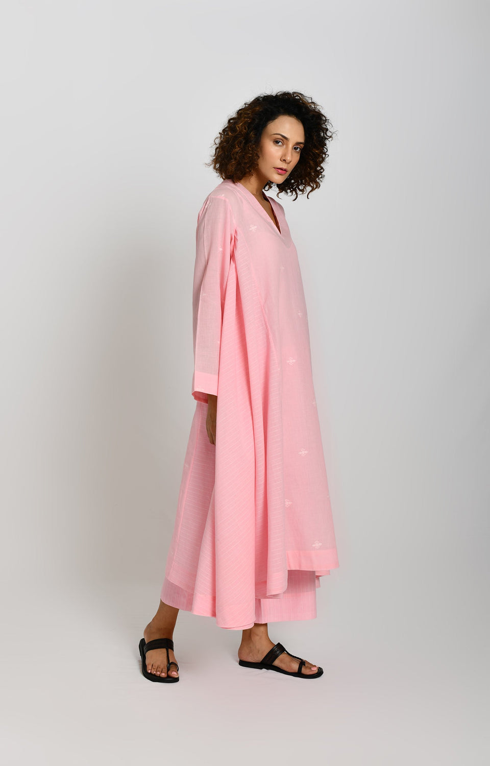Pink Jamdani side gather kurta with handwoven detailing