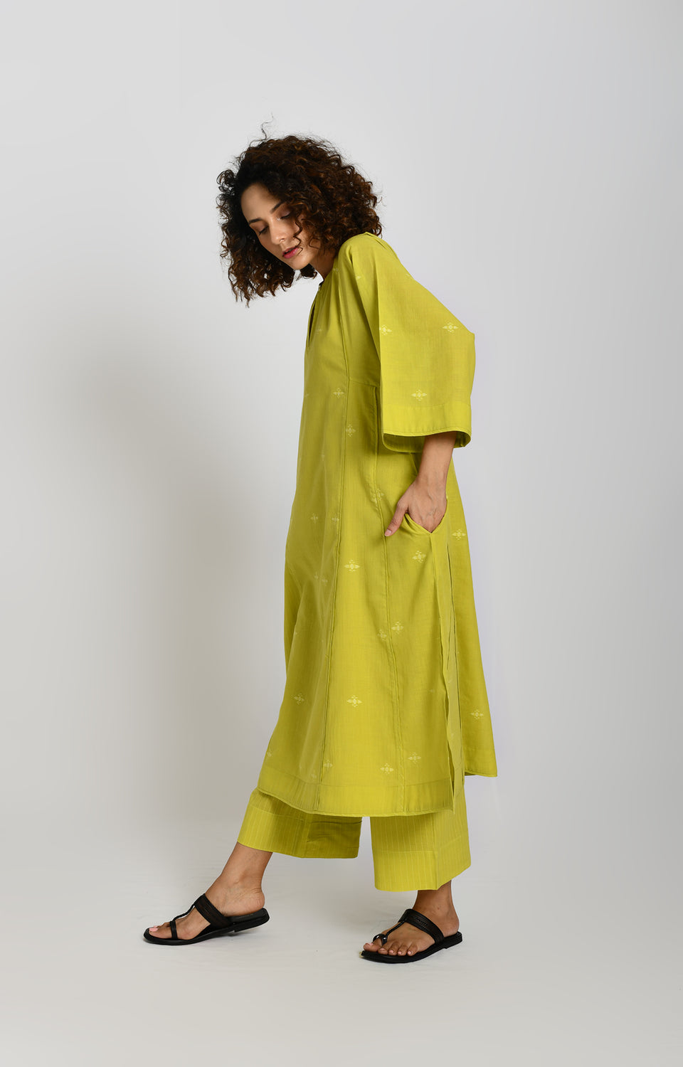 Olive Jamdani phiran co-ord set with traditional weave