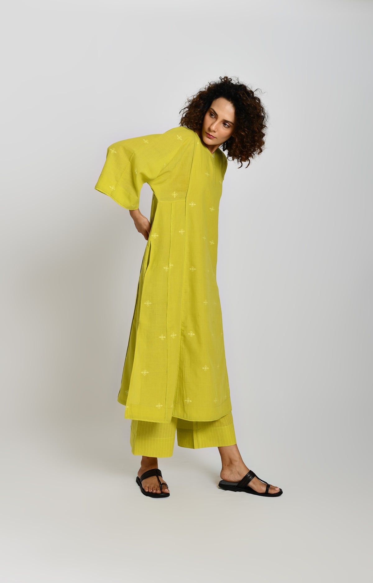 Olive Jamdani phiran co-ord set with traditional weave