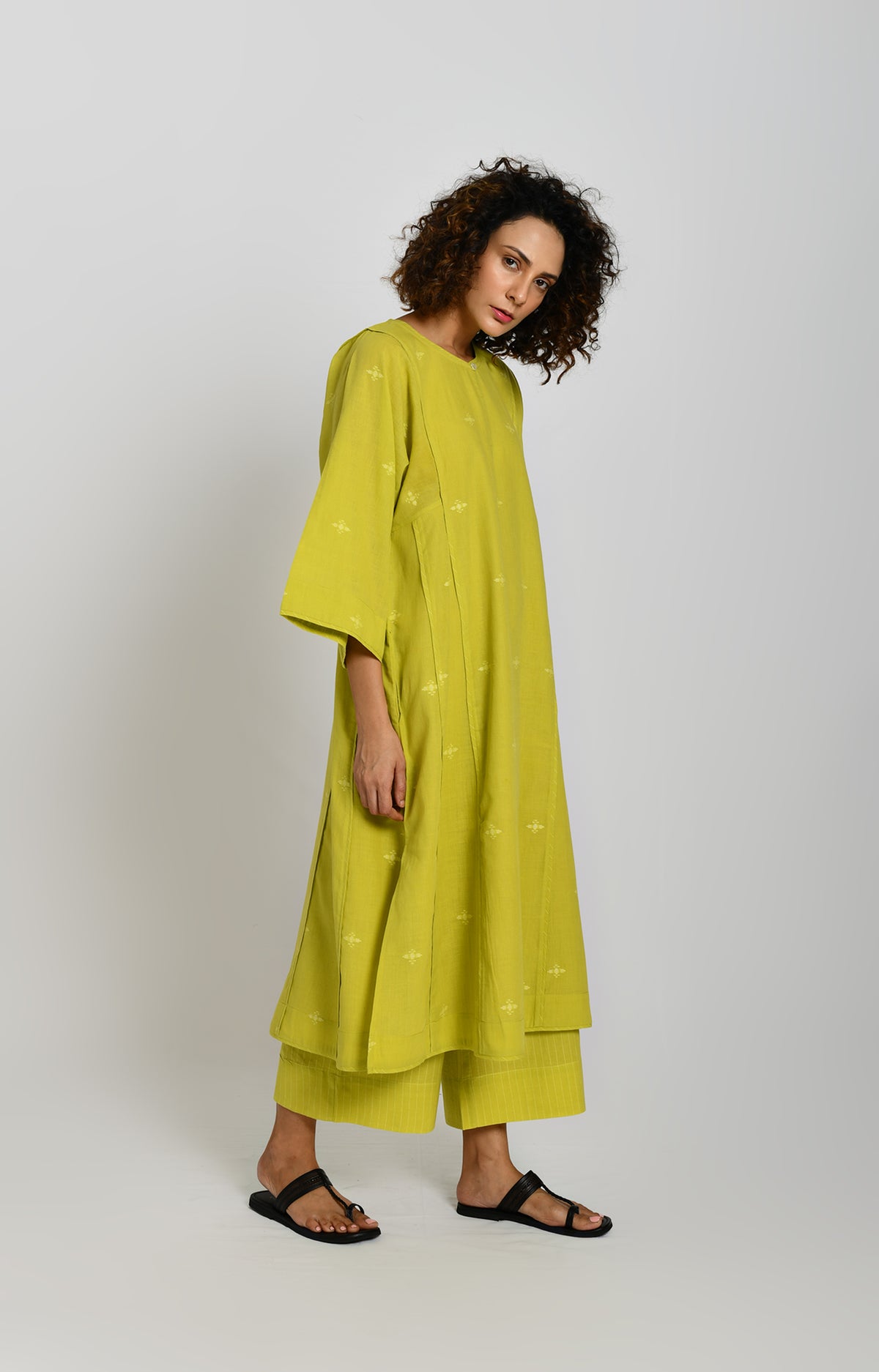 Olive Jamdani phiran co-ord set with traditional weave