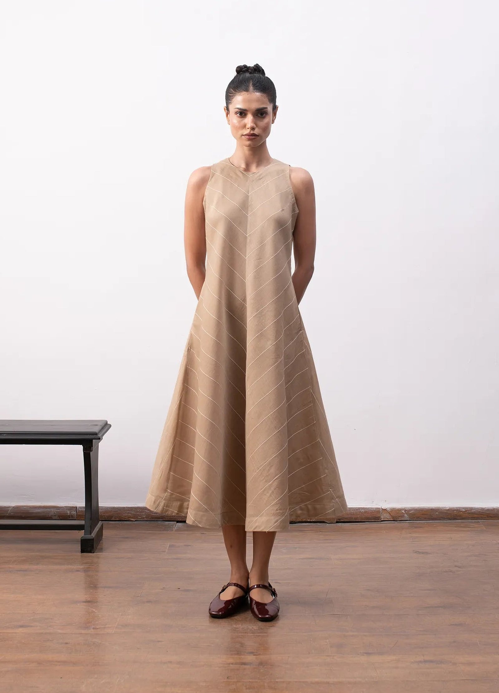 Beige dress with relaxed silhouette Hiranya