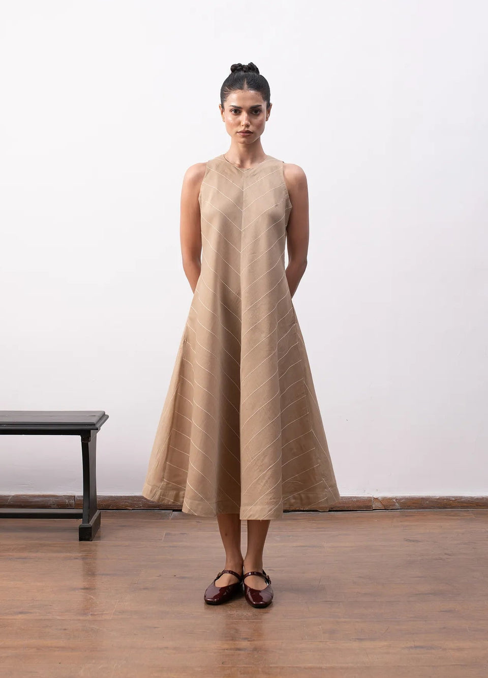 Beige dress with relaxed silhouette Hiranya