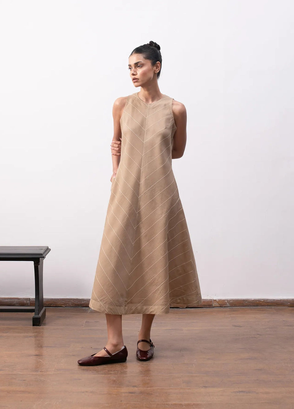 Beige dress with relaxed silhouette Hiranya
