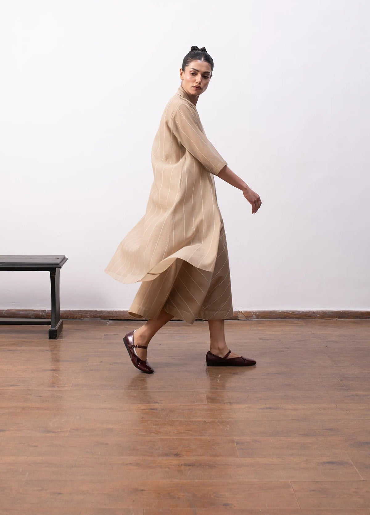 Beige layered dress with flowy silhouette jacket - Hiranya