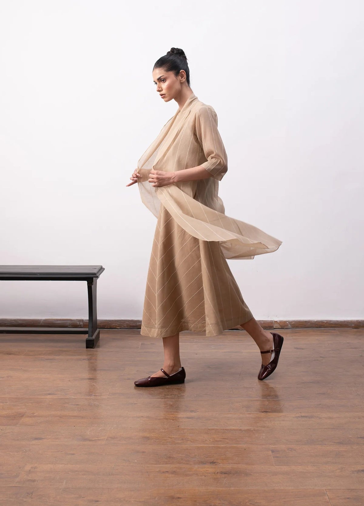 Beige layered dress with flowy silhouette jacket - Hiranya