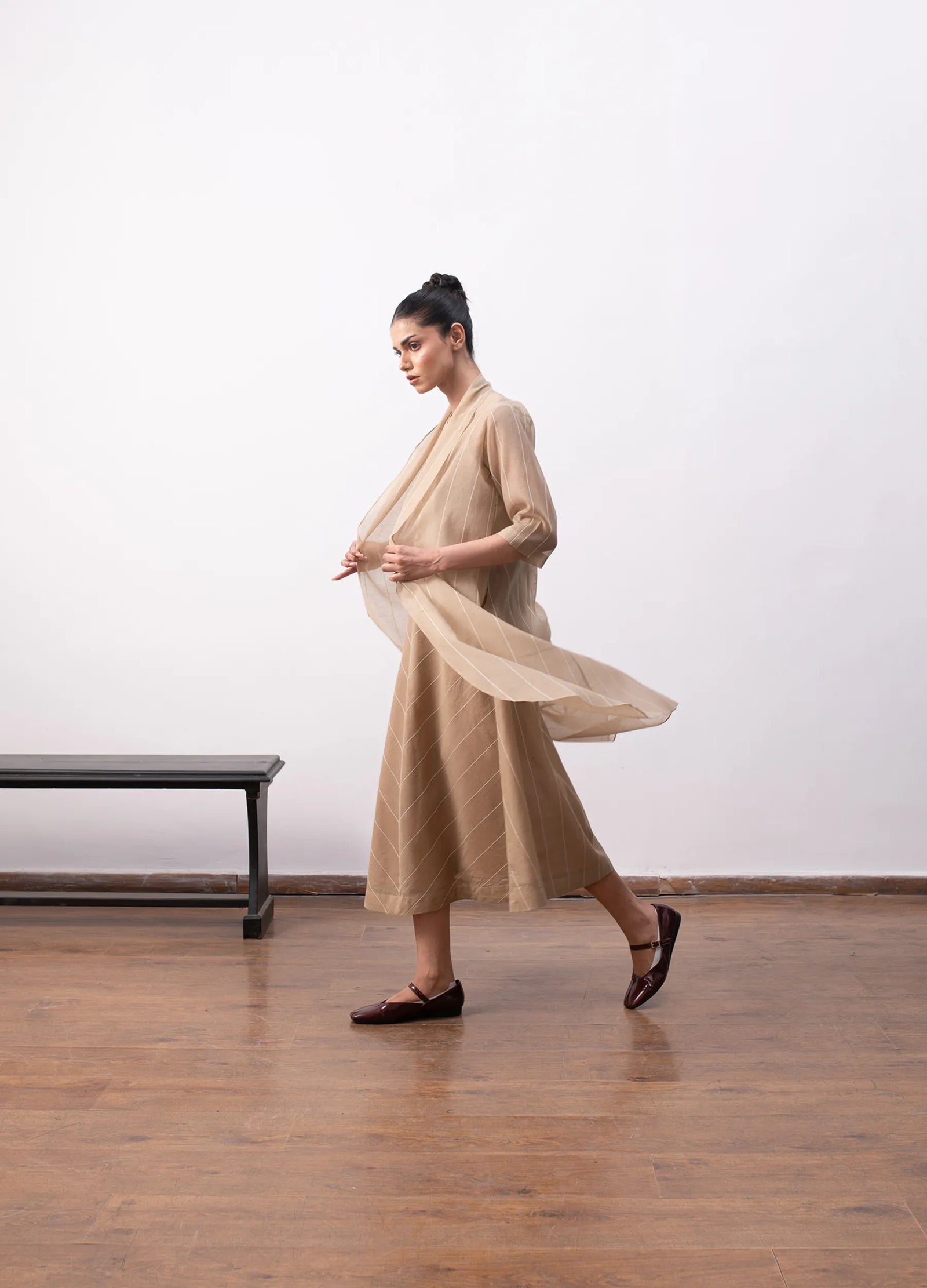 Beige layered dress with flowy silhouette jacket - Hiranya