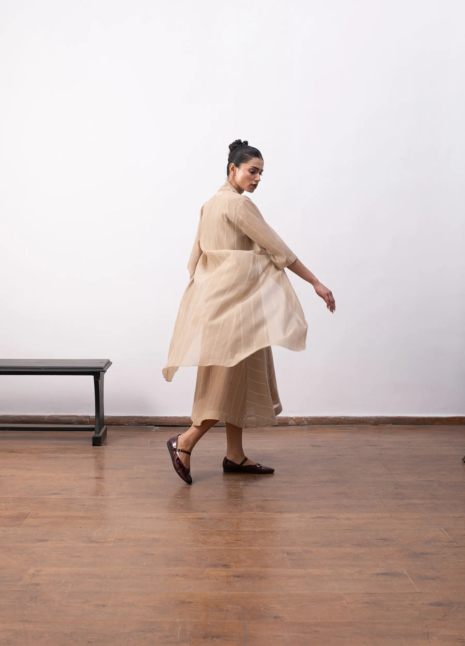 Beige layered dress with flowy silhouette jacket - Hiranya