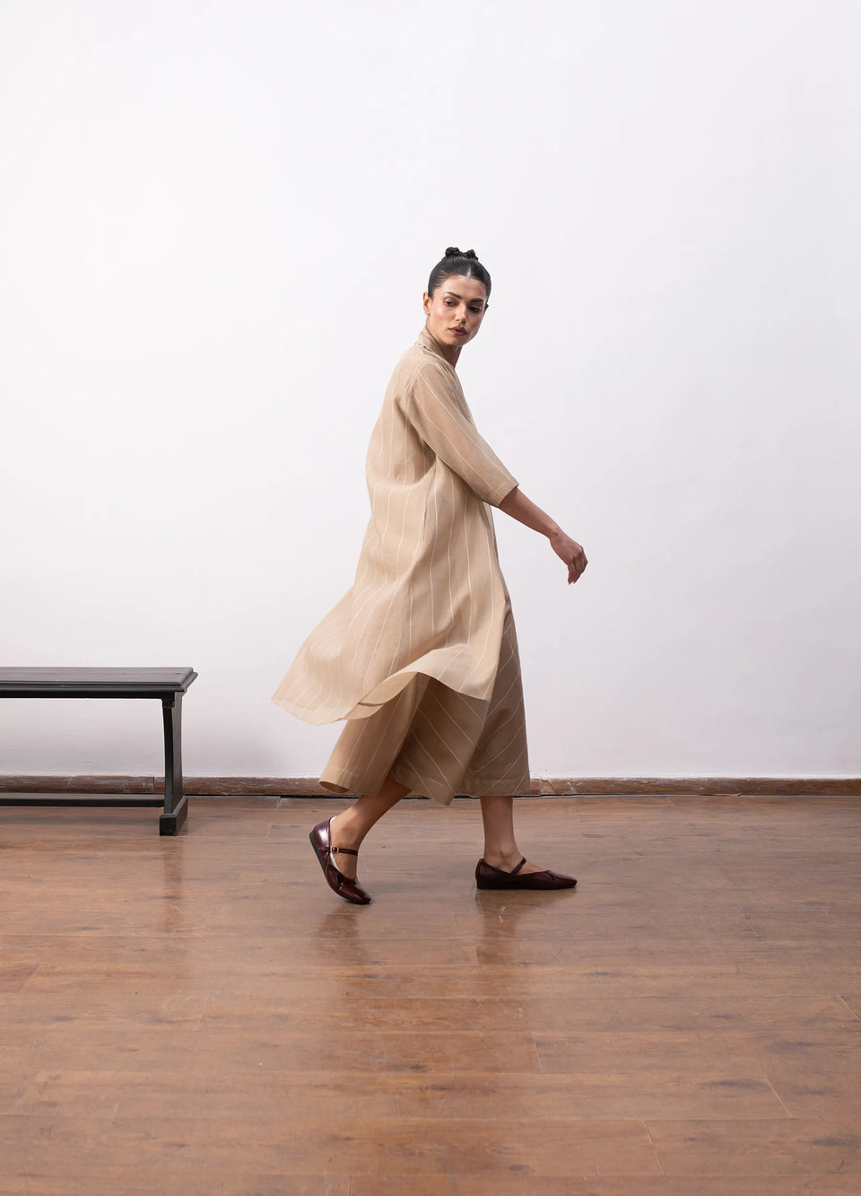 Beige layered dress with flowy silhouette jacket - Hiranya