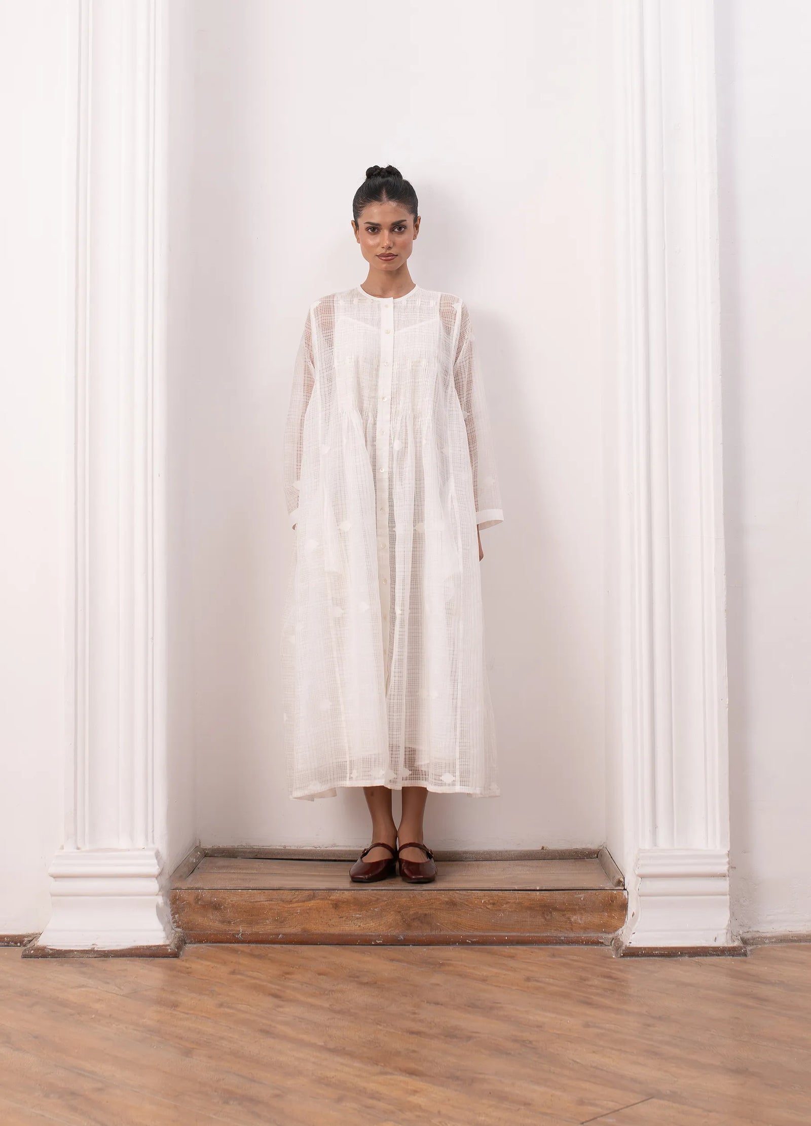White midi dress with minimal clean silhouette - Hiranya