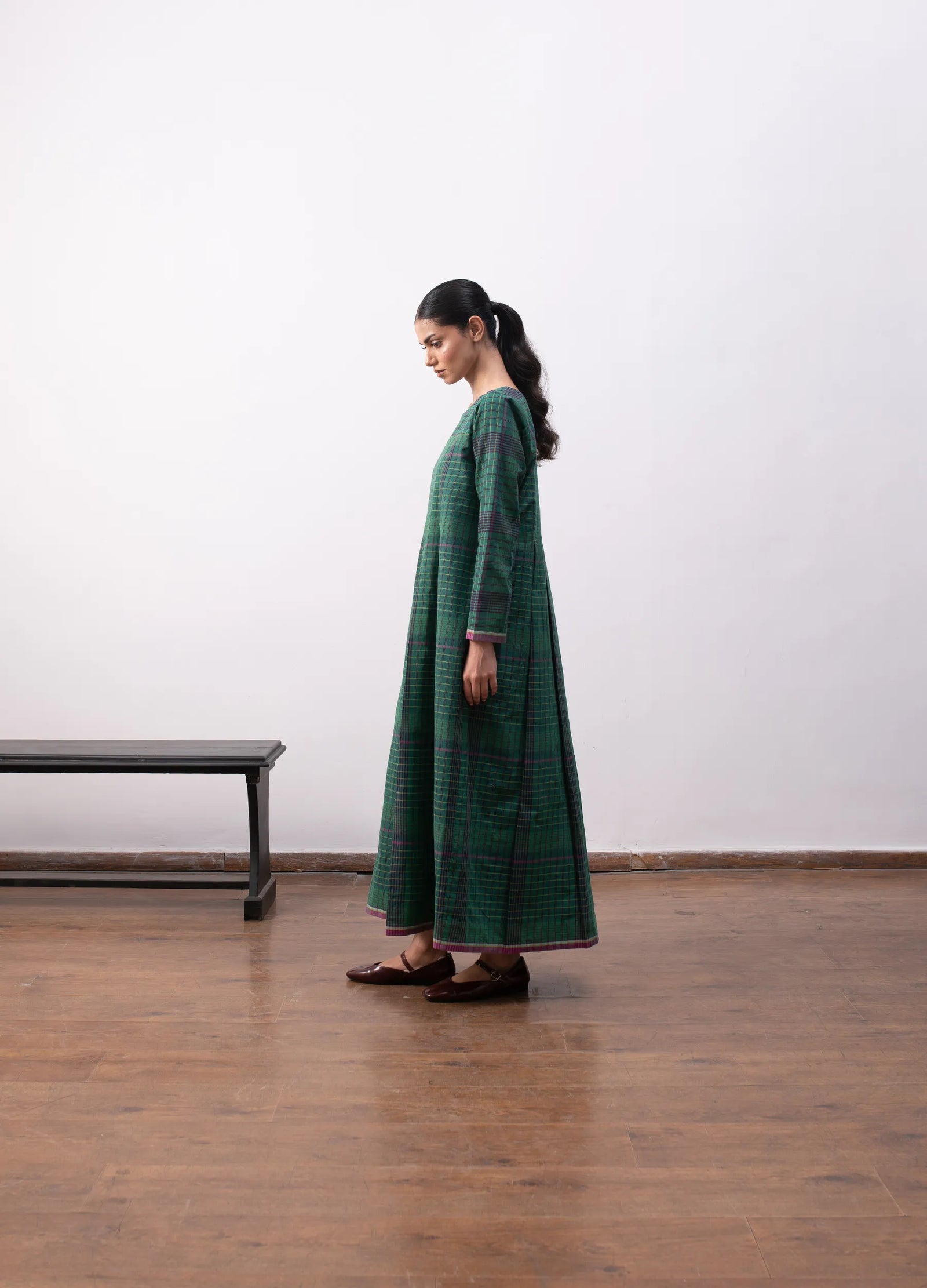 Forest green dress with soft structured silhouette - Hiranya