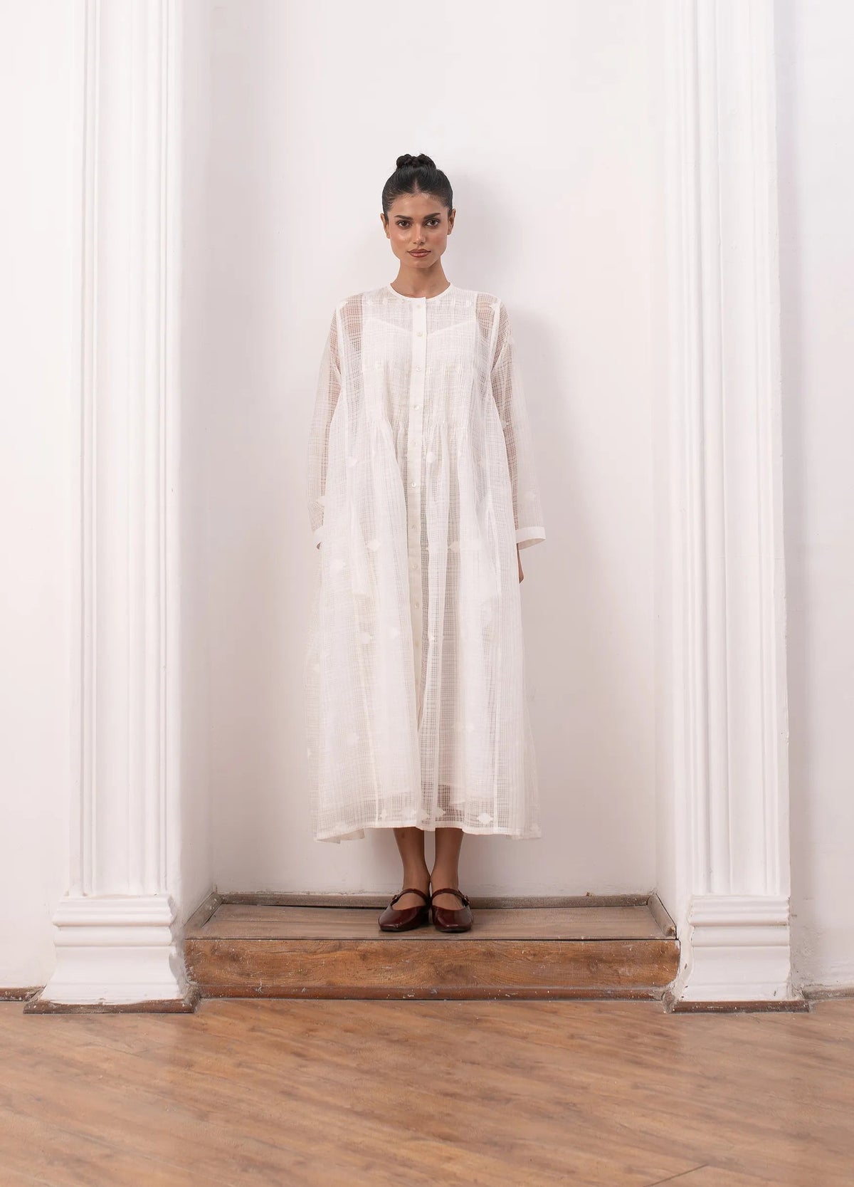 White midi dress with minimal clean silhouette - Hiranya
