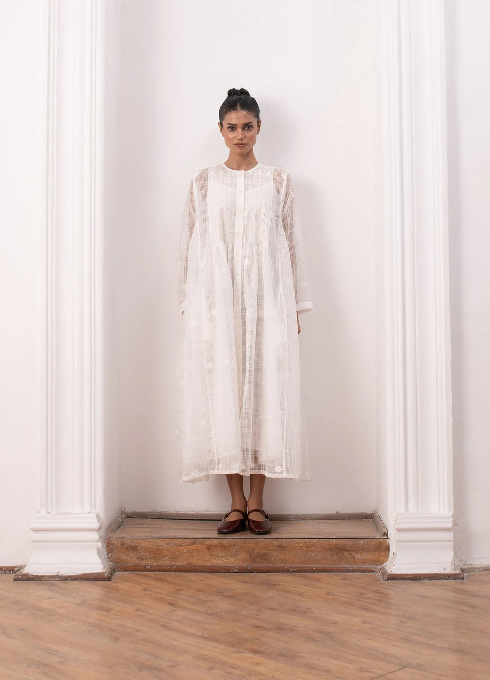 White midi dress with minimal clean silhouette - Hiranya