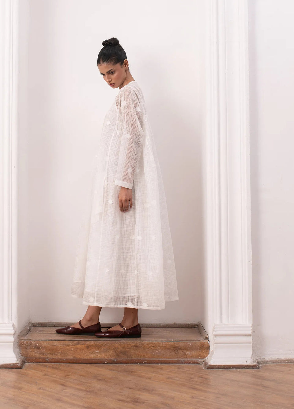 White midi dress with minimal clean silhouette - Hiranya