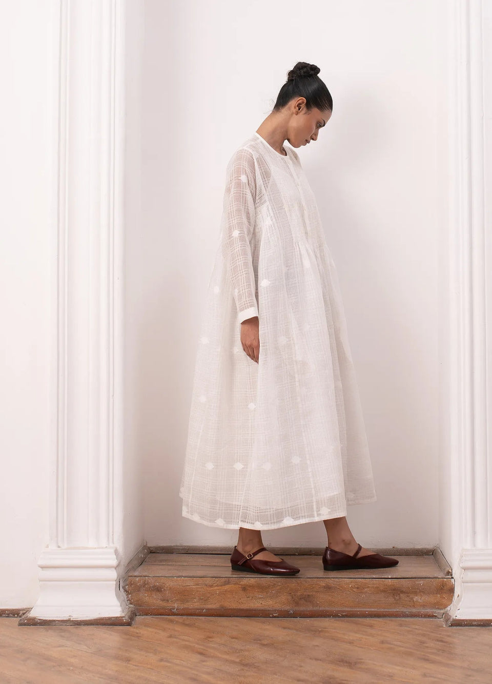 White midi dress with minimal clean silhouette - Hiranya