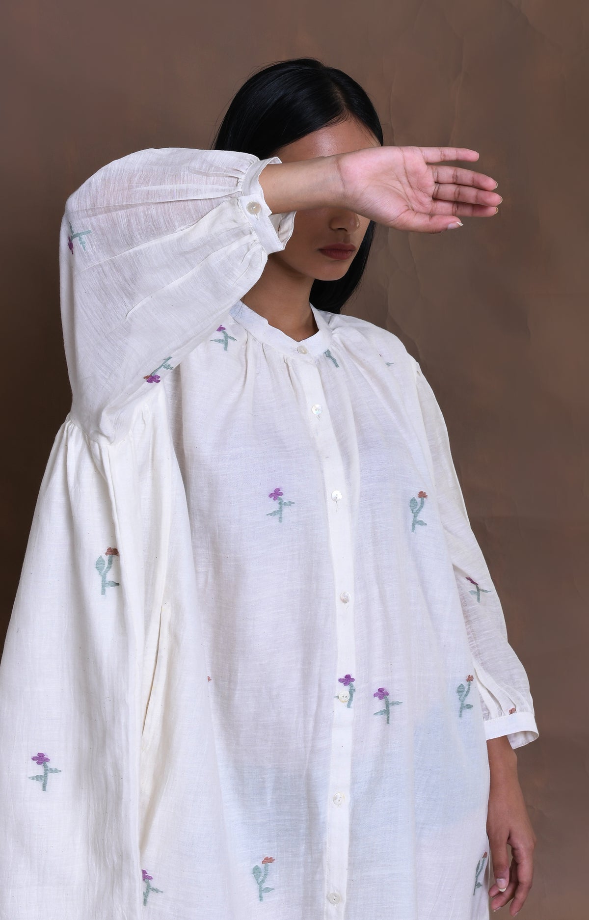 Cream handwoven jamdani gather shirt for women – Hiranya